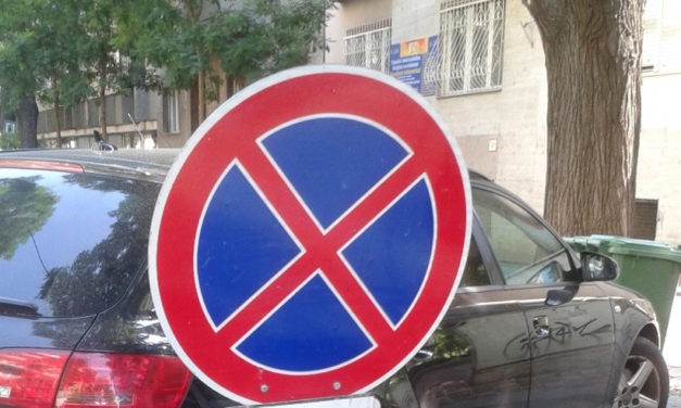 Pénteken nem lehet parkolni a Lakatos utcában