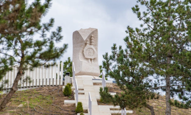 100 éve állították fel a Csúcsos-hegyen az első Aranybulla-emlékművet