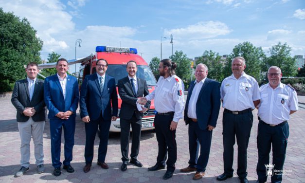 Újabb autót kapott Schwäbisch Gmündből a Fehérvári Tűzoltó Egyesület