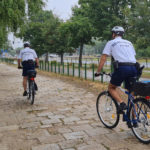 Kerékpárral is járőröznek a rendőrök a Velencei-tónál