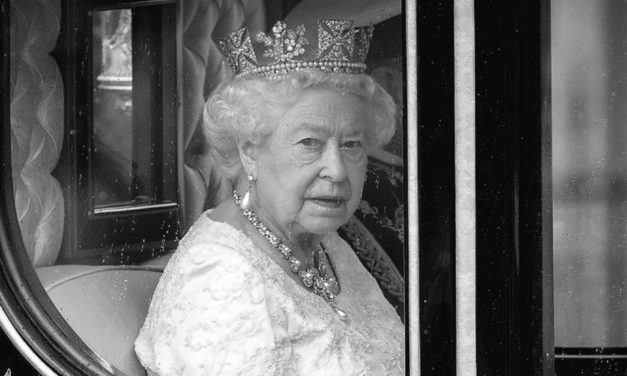 Elhunyt II. Erzsébet királynő, a világ második leghosszabb ideig regnáló uralkodója