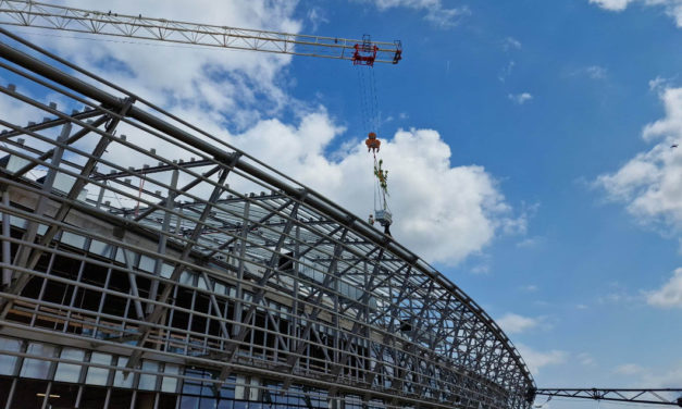 Alba Aréna: bokréta a tetőn, év végére elkészülhet a multicsarnok