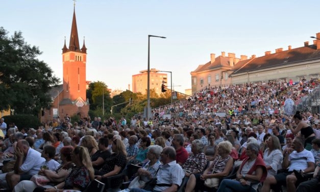 Katonazenekari Fesztivál és kertmozi – a Királyi Napok csütörtöki programjai