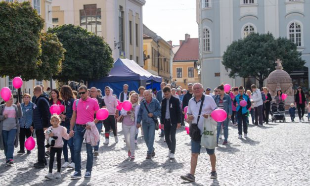 Szombaton lesz a mellrák elleni séta a Belvárosban