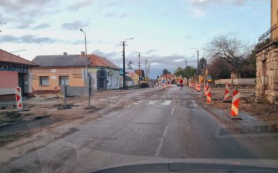 Már aszfaltoznak – lezárják a Móri út – Szent Vendel utca csomópontot