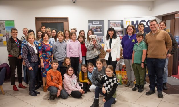 Diákok adományoztak az ASKA Állatmenhely négylábúinak
