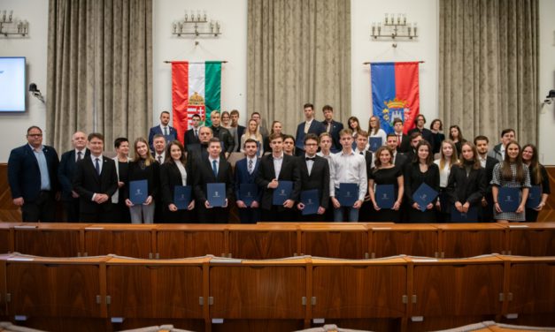 Átadták az Alba Regia ösztöndíjakat – 63 fiatal részesült támogatásban