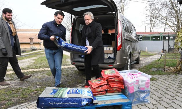 Nagy értékű képviselői és civil adomány a HEROSZ Állatotthonnak