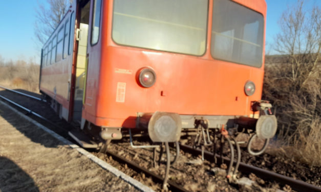 Vonattal ütközött egy autó Fehérvárcsurgónál