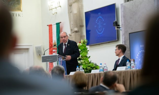 Székesfehérvári gratuláció dr. Sulyok Tamásnak, Magyarország köztársasági elnökének