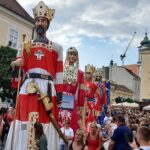 Királyok a Belvárosban: szombaton Szent Lászlóék „sétálnak”