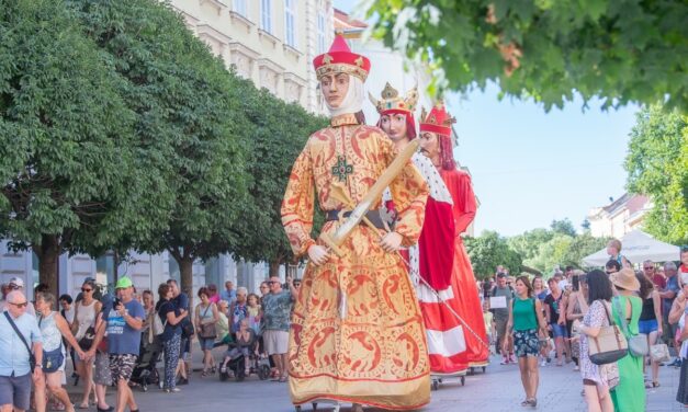 A királyok belvárosi „sétája” jelzi a Királyi Napok közeledtét