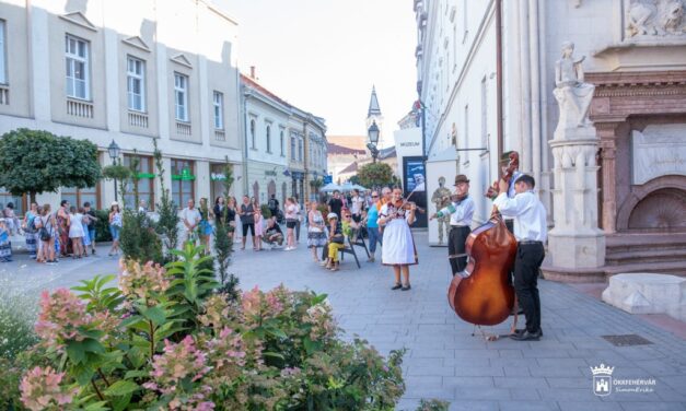 Királyi Játéktér és Térzene