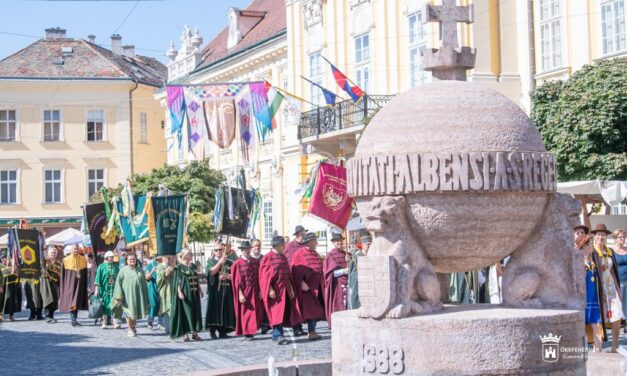 Felvonulással és mézlovag avatással zárult a Fehérvári Mézünnep