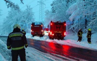 Folyamatosan dolgoznak a tűzoltók Fejérben