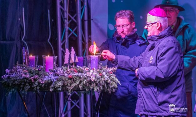 Betlehemből érkezett a szeretet lángja Székesfehérvárra