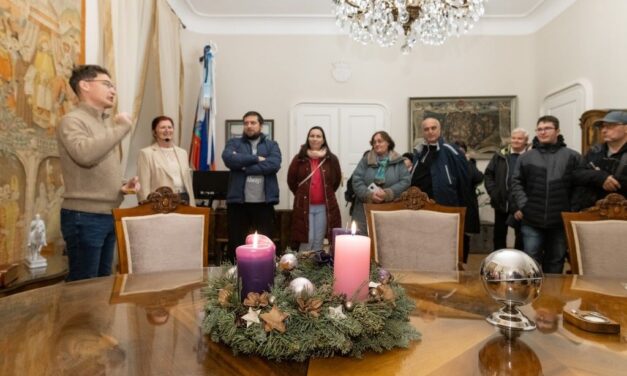 Megnyitotta kapuit a Városháza a Fehérvári Advent keretében