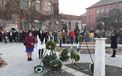 Díjátadóval és koszorúzással ünnepelték a kórház dolgozóit