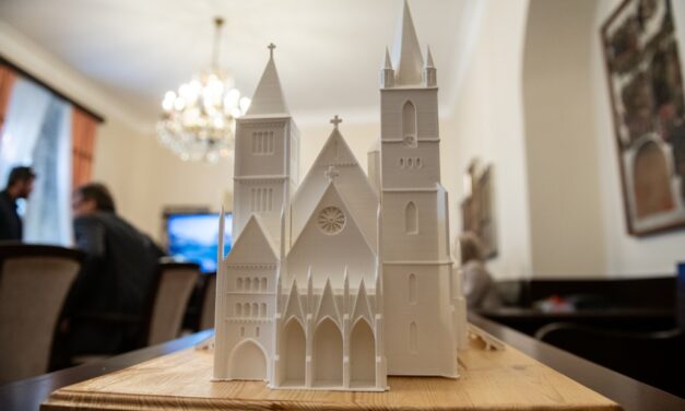 A koronázóbazilika 3D-s modellje a 2038-as Munkacsoport ülésén