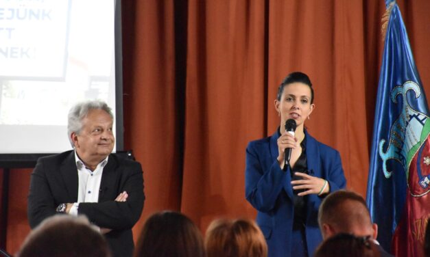 A VOKS 2025-ről tájékoztatott Szabadbattyánban Koncz Zsófia és Vargha Tamás