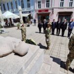 Közös megemlékezés a Hősök Napján a háborúkban elesett katonákra