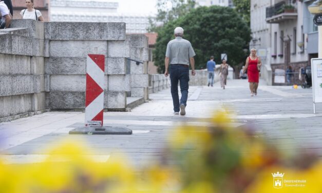 Startol a Koronázó tér és a Díszudvar burkolatfelújítása