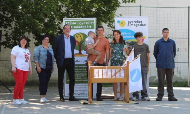 30 éves a SZÉNA – ünnep bölcsőátadásal és gyermekemeléssel