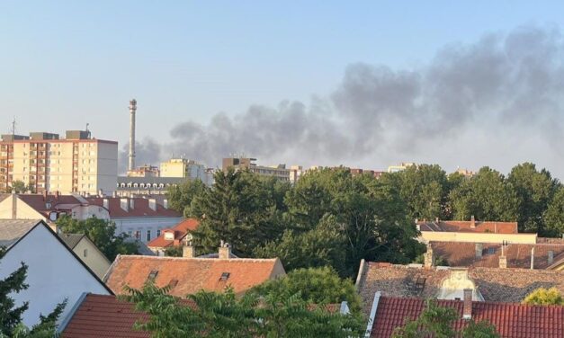 Tűz van a csalai a hulladéklerakóban – már oltják!
