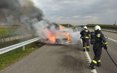 Kigyulladt egy autó délután az M7-es autópályán