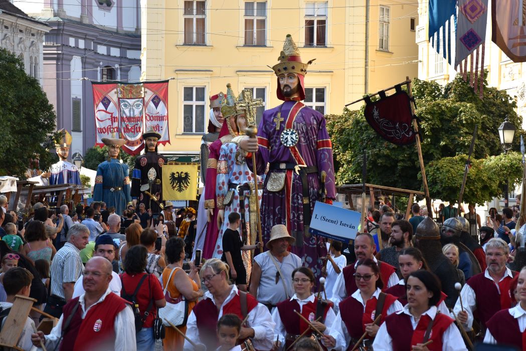 Kiralyi_oriasbabok_Szent_István_Szt_Imre-Gizella1