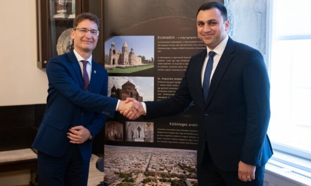 Az örményországi Etchmiadzin városa lett Fehérvár legújabb partnertelepülése