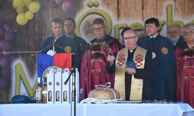 Bor és kenyéráldás, kiváló programok, remek hangulat az Öreghegyi Mulatságon