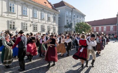 Fesztiválhangulatban táncolták végig a Belvárost