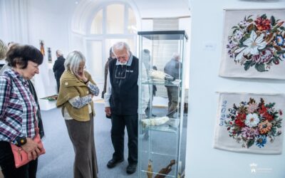 „Alkotó kezek – élő értékek” a Fehérvári Kézművesek Egyesületének kiállításán
