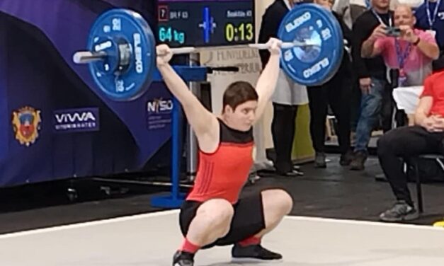 15 évesen a felnőtt ob élmezőnyében végzett az FRC súlyemelő tehetsége