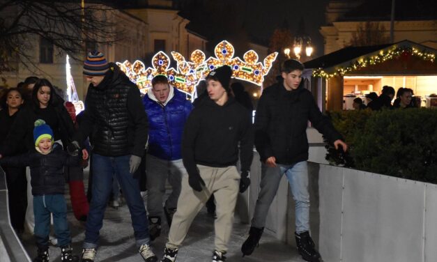 Megnyitott a Kori Liget és az Adventi Vásár Fehérváron