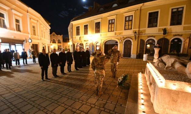 Az első világháború befejezésének 107. évfordulójára emlékeztek a Fekvő Katona emlékműnél