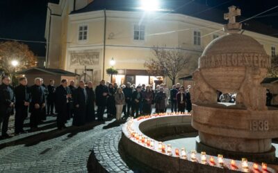Nemzeti gyásznap: ökumenikus ima és közös mécsesgyújtás ’56 mártírjainak emlékére
