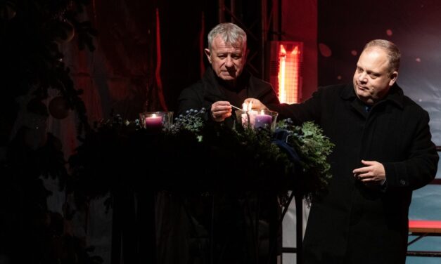 Fehérvári Advent – fellobbant az öröm gyertyalángja