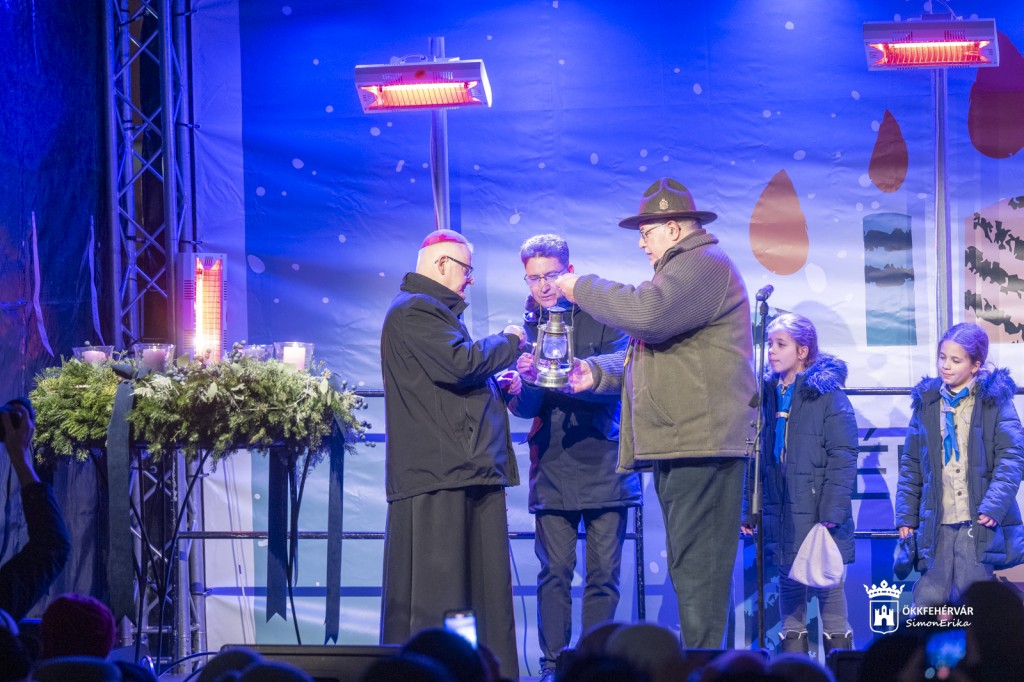 Advent_Fehervar25_4_2