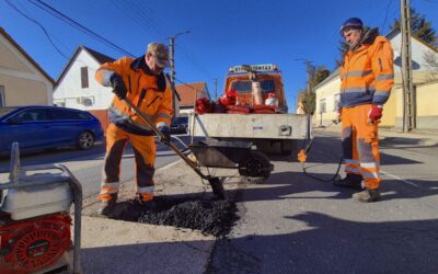 Folyamatosan javítja az úthibákat a Városgondnokság
