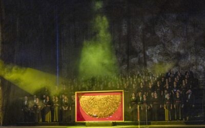 Fehérváron a koronázási palást másolata