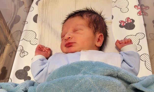 Kisfiú az új év első újszülöttje a Szent György Kórházban, kislány Fehérvár első babája