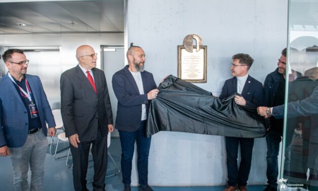 Táblaavató – Építőipari Nívódíjat kapott a MET Aréna