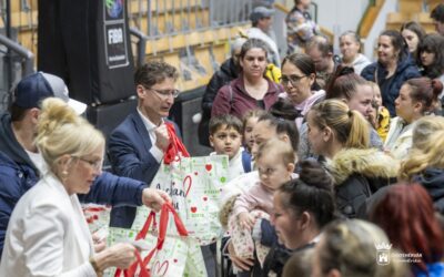 Gyermekműsor, adományok – Szeretethúsvét az Alba Regia Sportcsarnokban