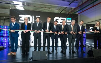 Harman-fejlesztés, Köfém csarnok átadó, Szépkorúak köszöntése, utca fórum – Fehérváron járt a külgazdasági és külügyminiszter