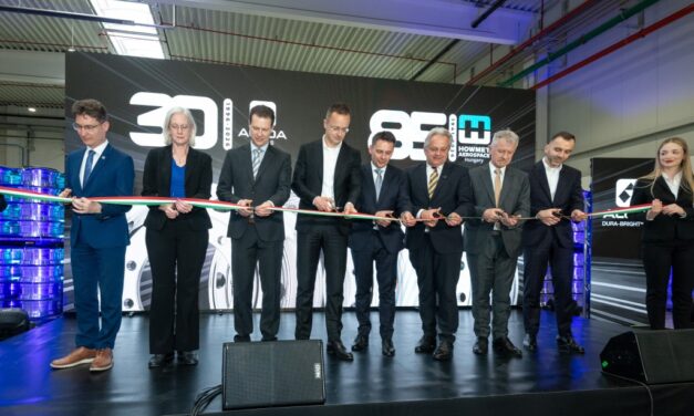 Harman-fejlesztés, Köfém csarnok átadó, Szépkorúak köszöntése, utca fórum – Fehérváron járt a külgazdasági és külügyminiszter