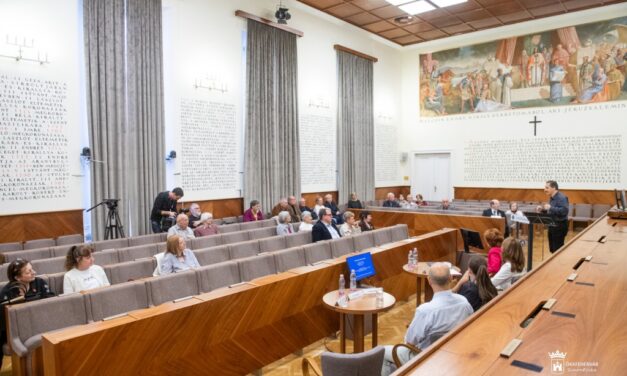 Emléküléssel zárult a Vörösmarty-emlékév