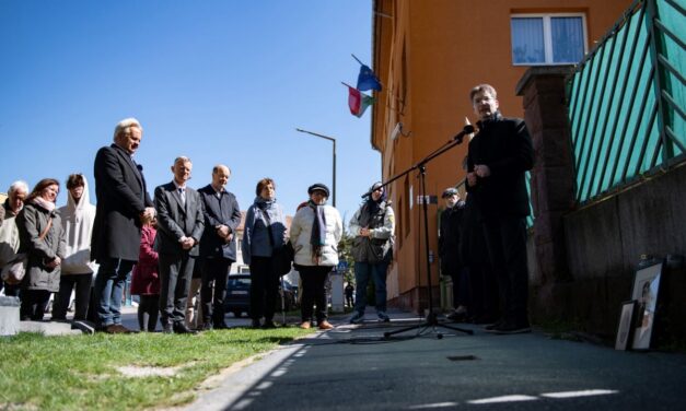 Botlatókövek a fehérvári holokausztáldozatok, dr. Heller Pál és felesége emlékére