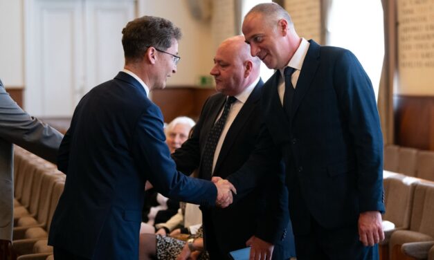 Átvették megbízóleveleiket, majd a polgármesterrel egyeztettek az új képviselők